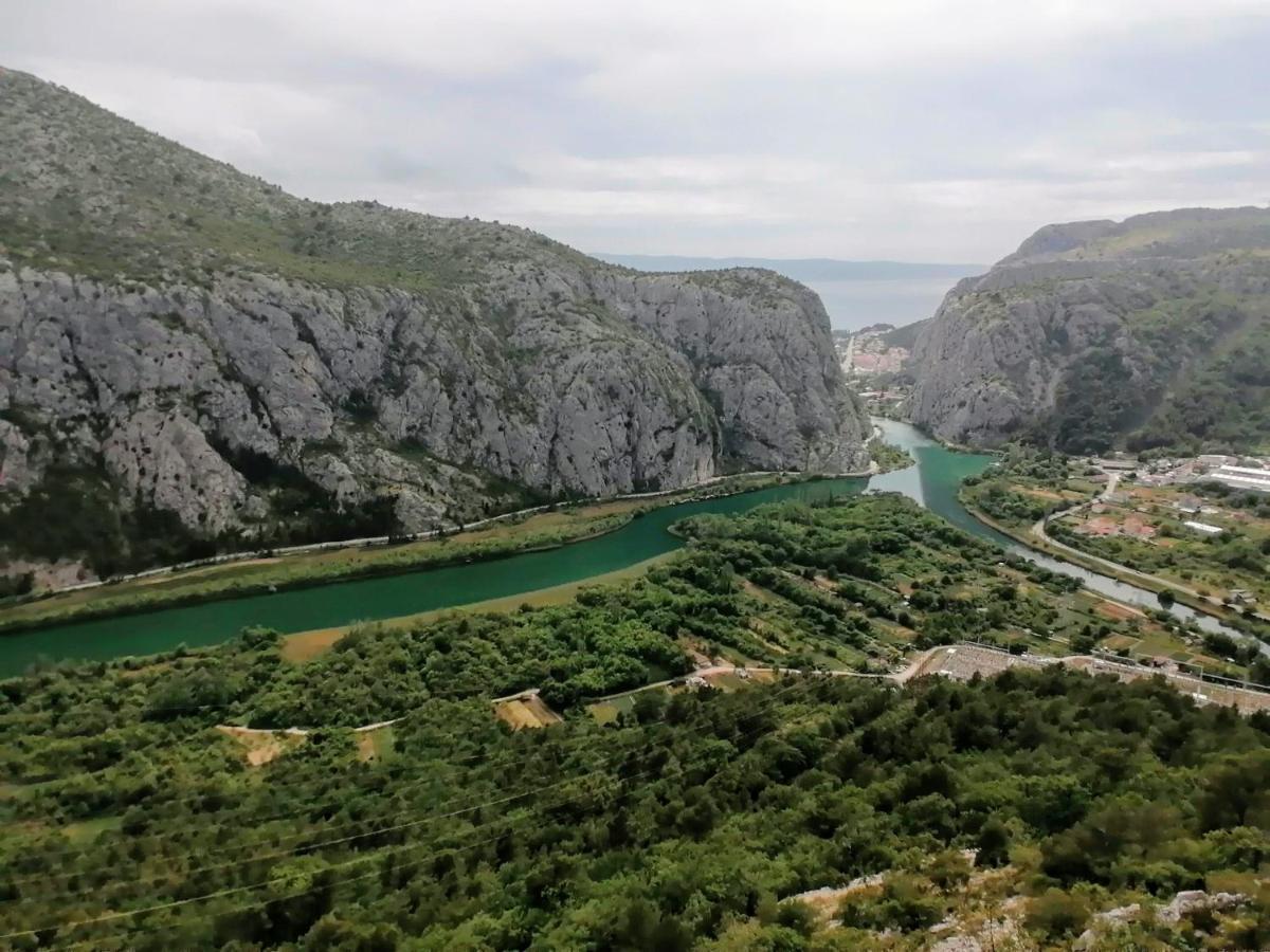 Apartment Sodan 72 Omiš Esterno foto