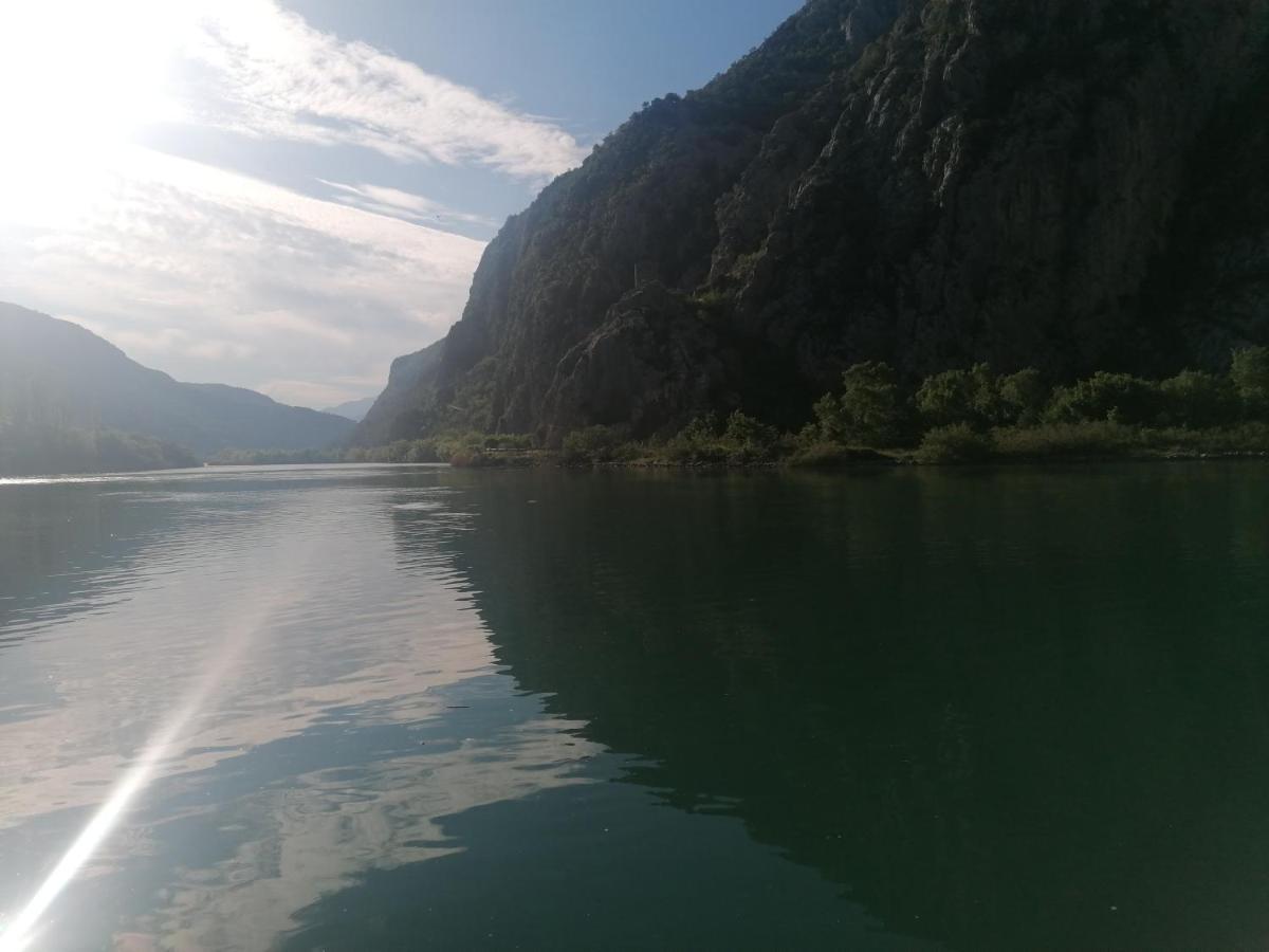 Apartment Sodan 72 Omiš Esterno foto