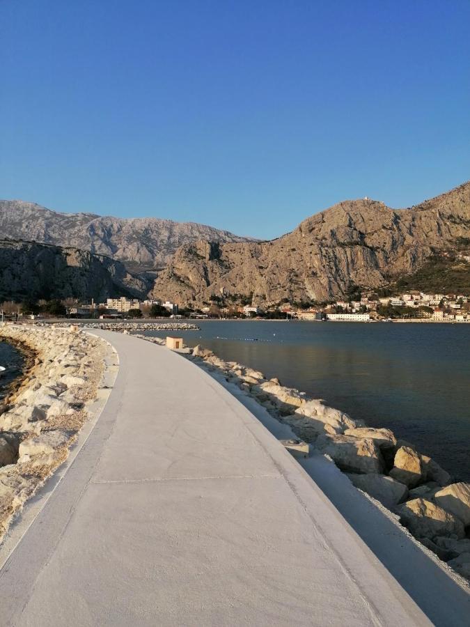Apartment Sodan 72 Omiš Esterno foto