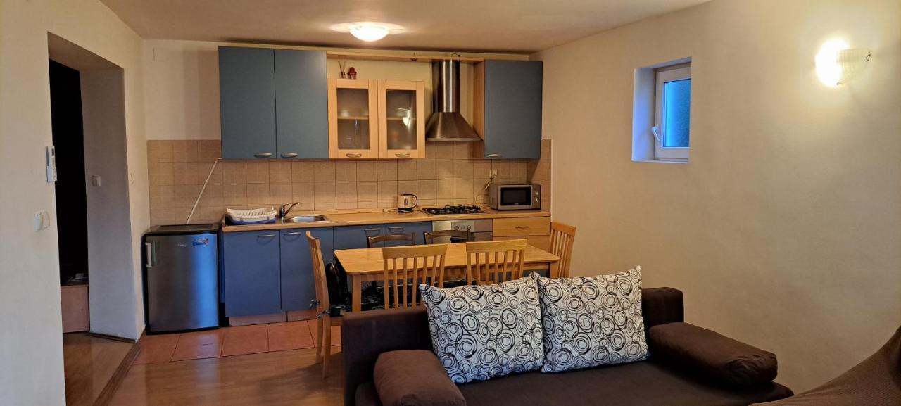 Apartment Sodan 72 Omiš Esterno foto