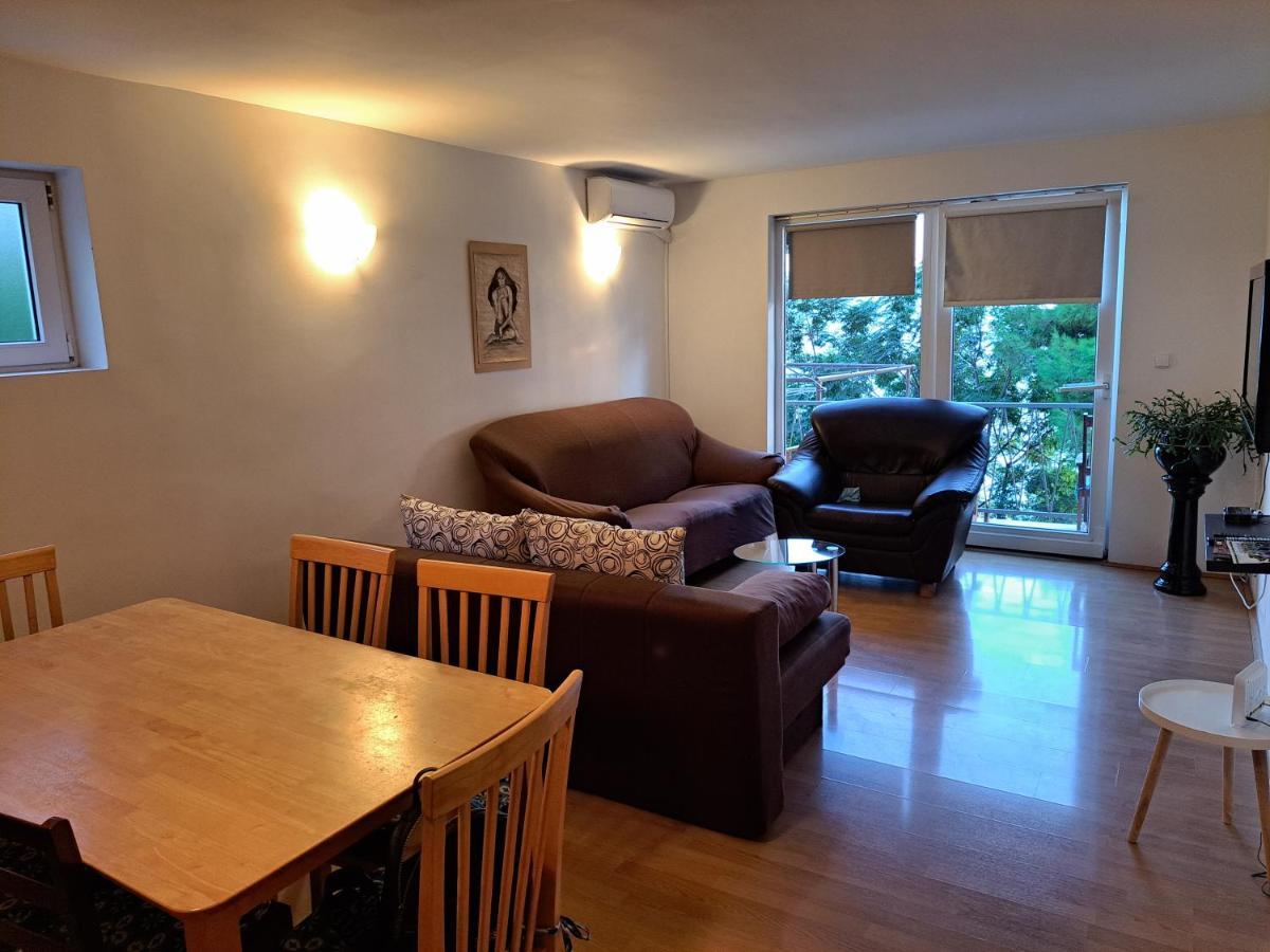 Apartment Sodan 72 Omiš Esterno foto