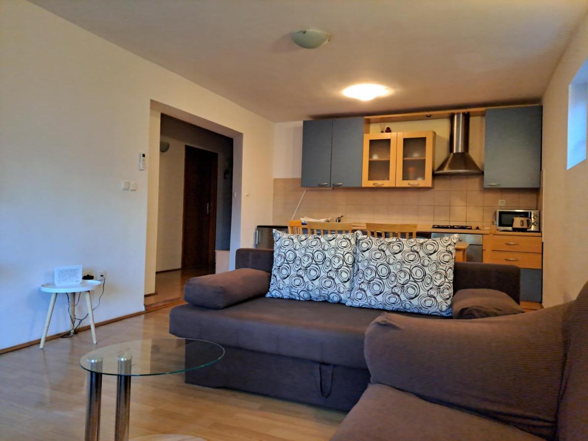Apartment Sodan 72 Omiš Esterno foto