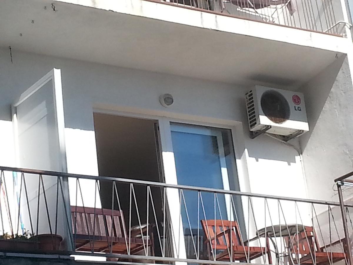 Apartment Sodan 72 Omiš Esterno foto